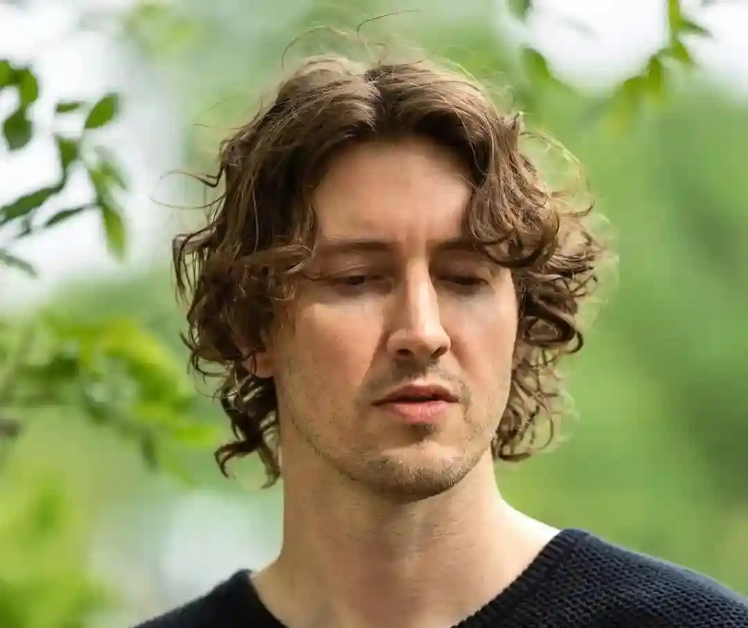 Dean Lewis Wife, Is Dean Lewis Married? - Todaysghana